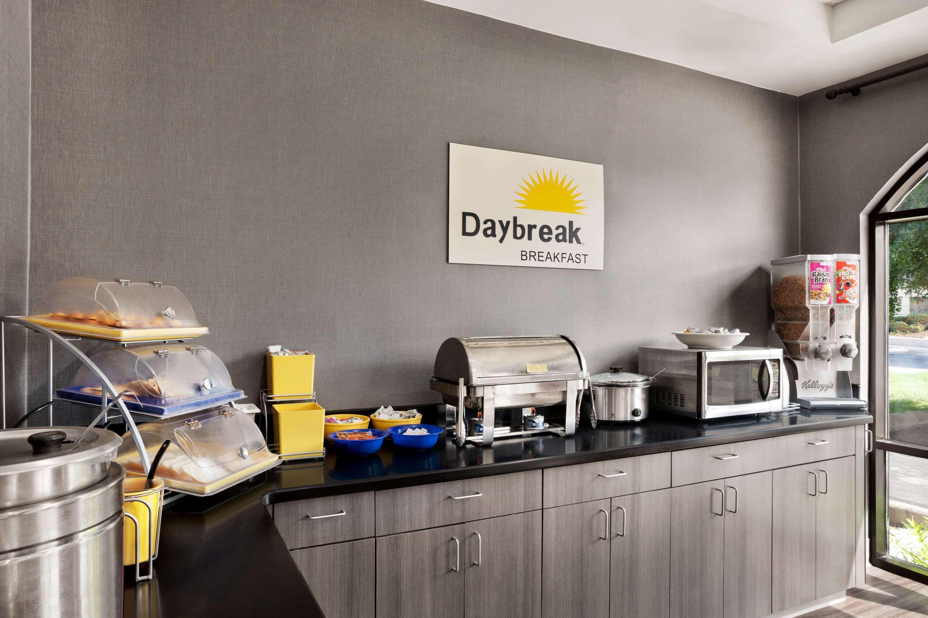 Days Inn & Suites By Wyndham מורפריסבורו מראה חיצוני תמונה