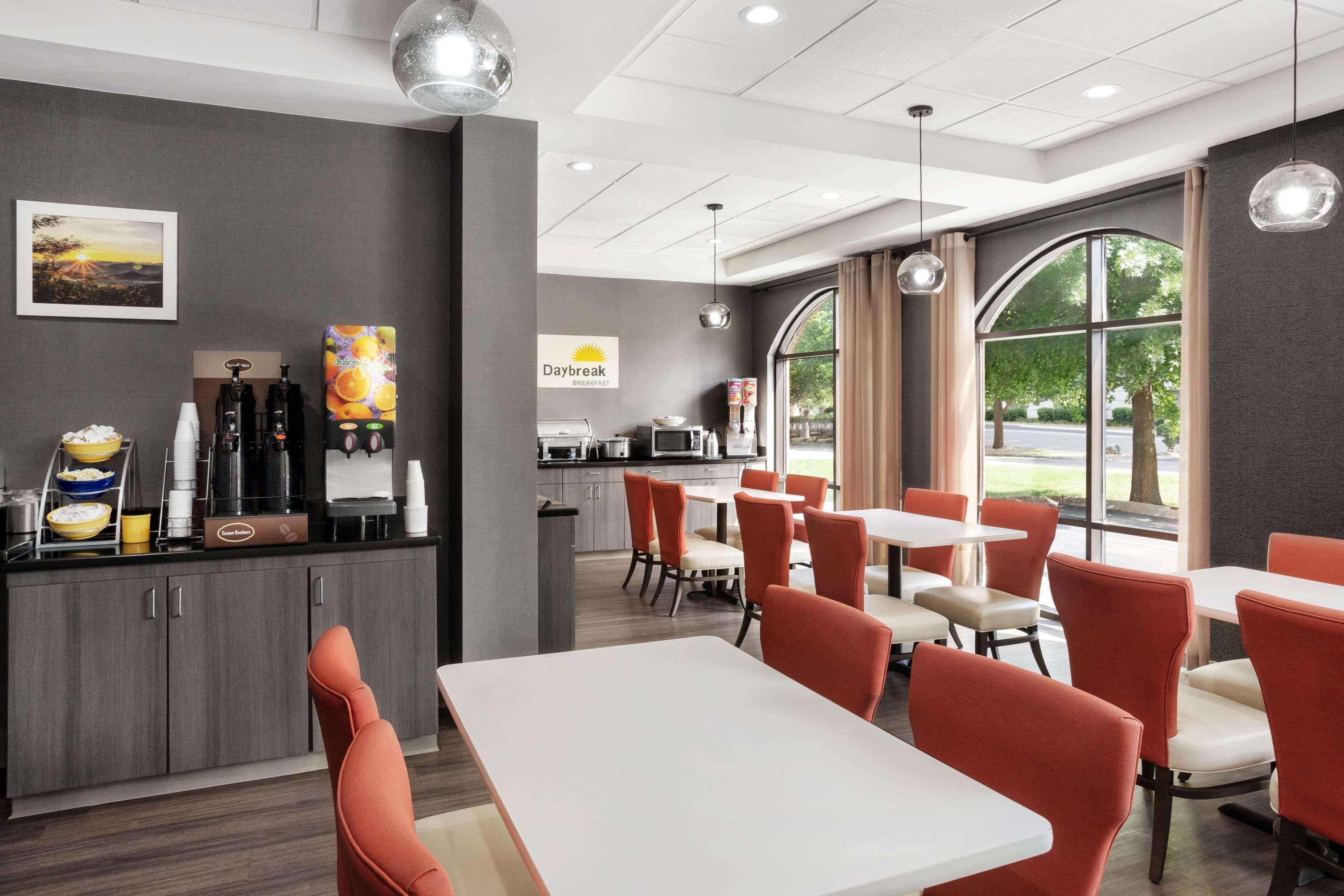 Days Inn & Suites By Wyndham מורפריסבורו מראה חיצוני תמונה