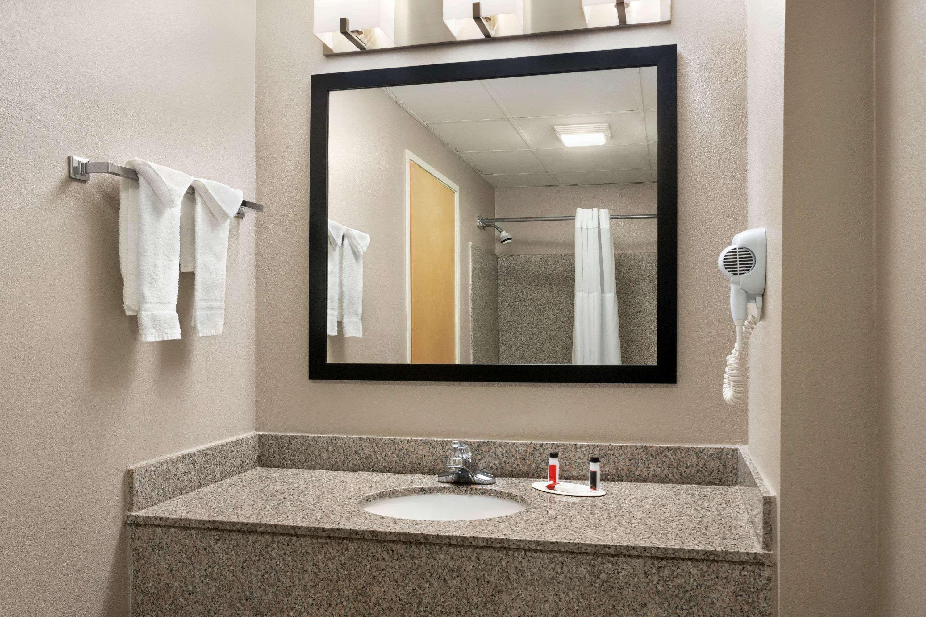Days Inn & Suites By Wyndham מורפריסבורו מראה חיצוני תמונה