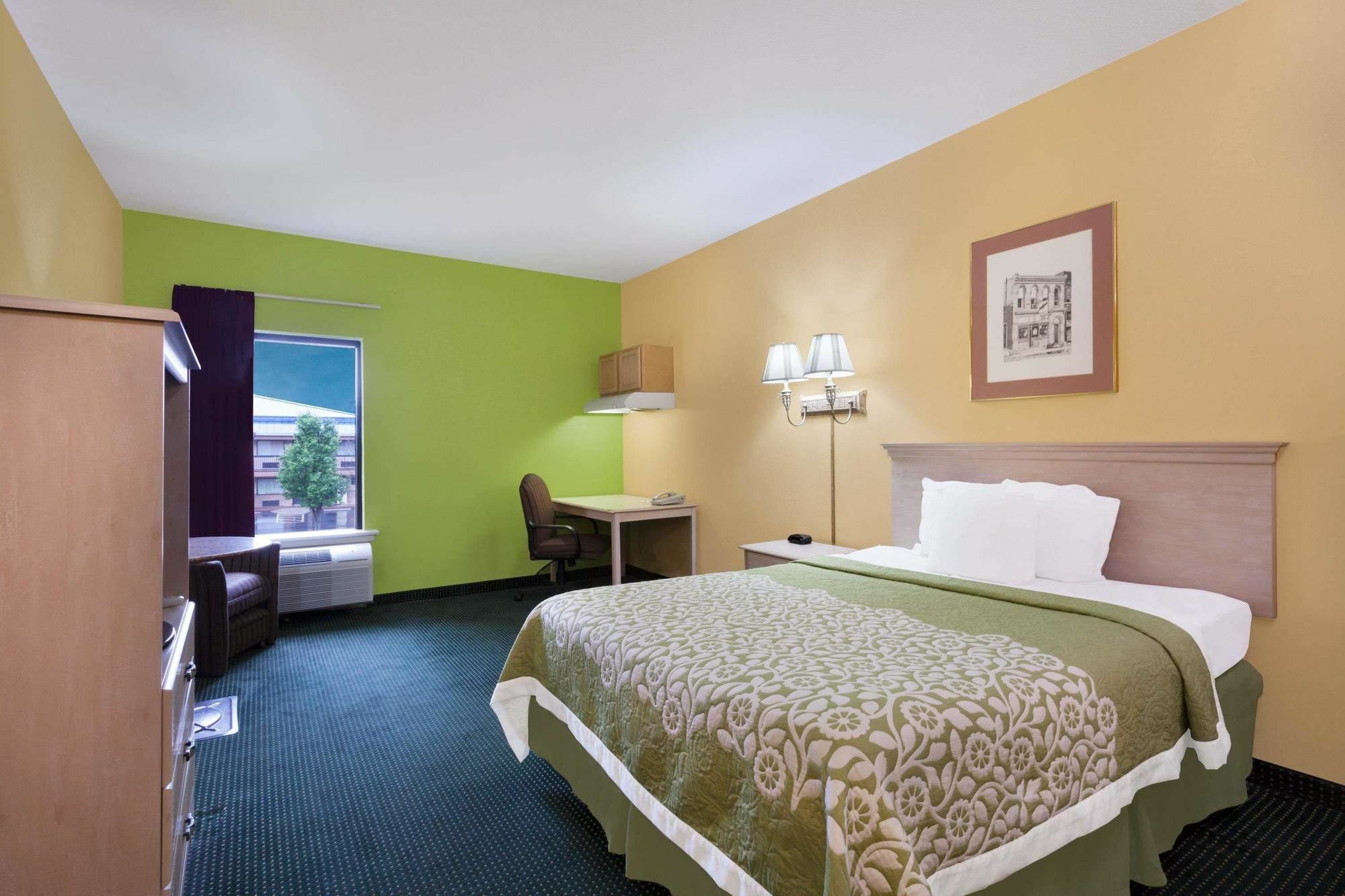 Days Inn & Suites By Wyndham מורפריסבורו מראה חיצוני תמונה