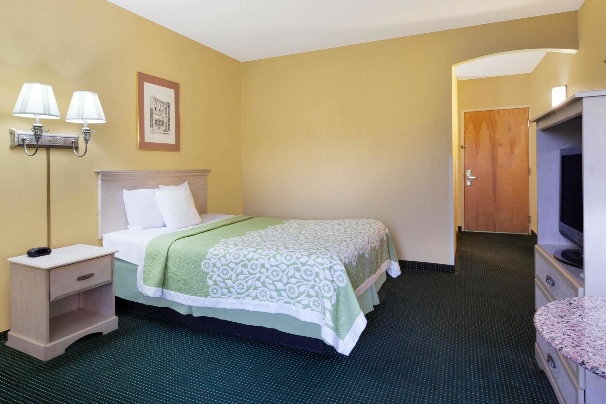 Days Inn & Suites By Wyndham מורפריסבורו מראה חיצוני תמונה